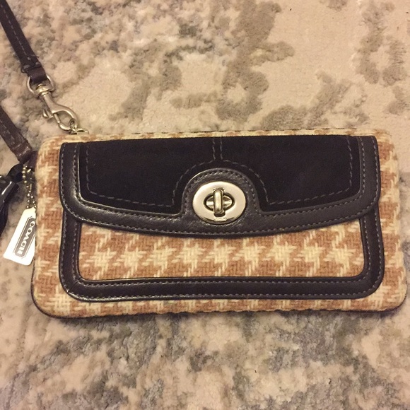 Coach wristlet - Picture 2 of 4